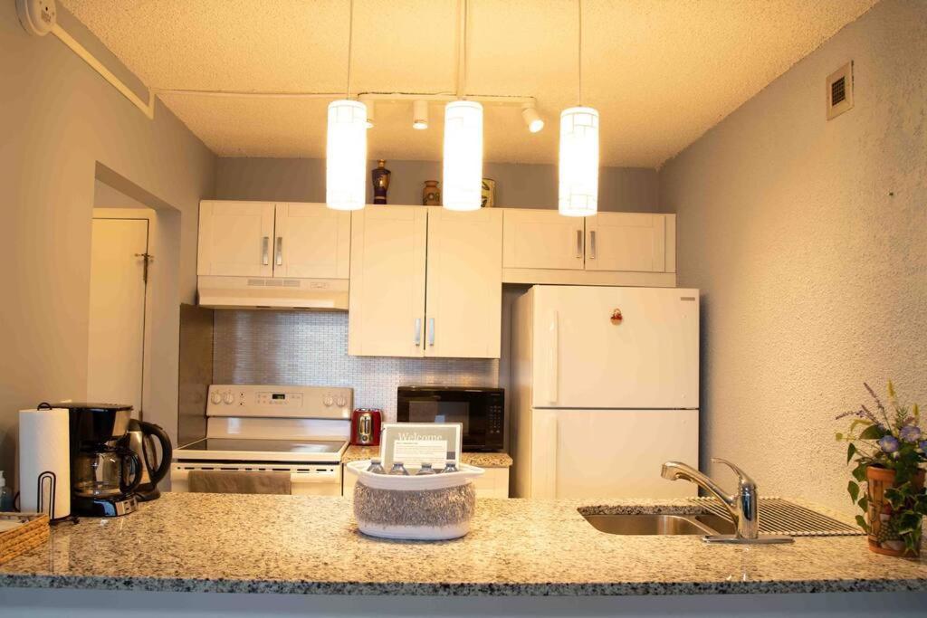 Calgary Downtown Center Condo With Free Parking Eksteriør bilde