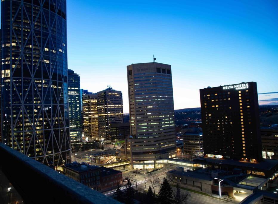 Calgary Downtown Center Condo With Free Parking Eksteriør bilde